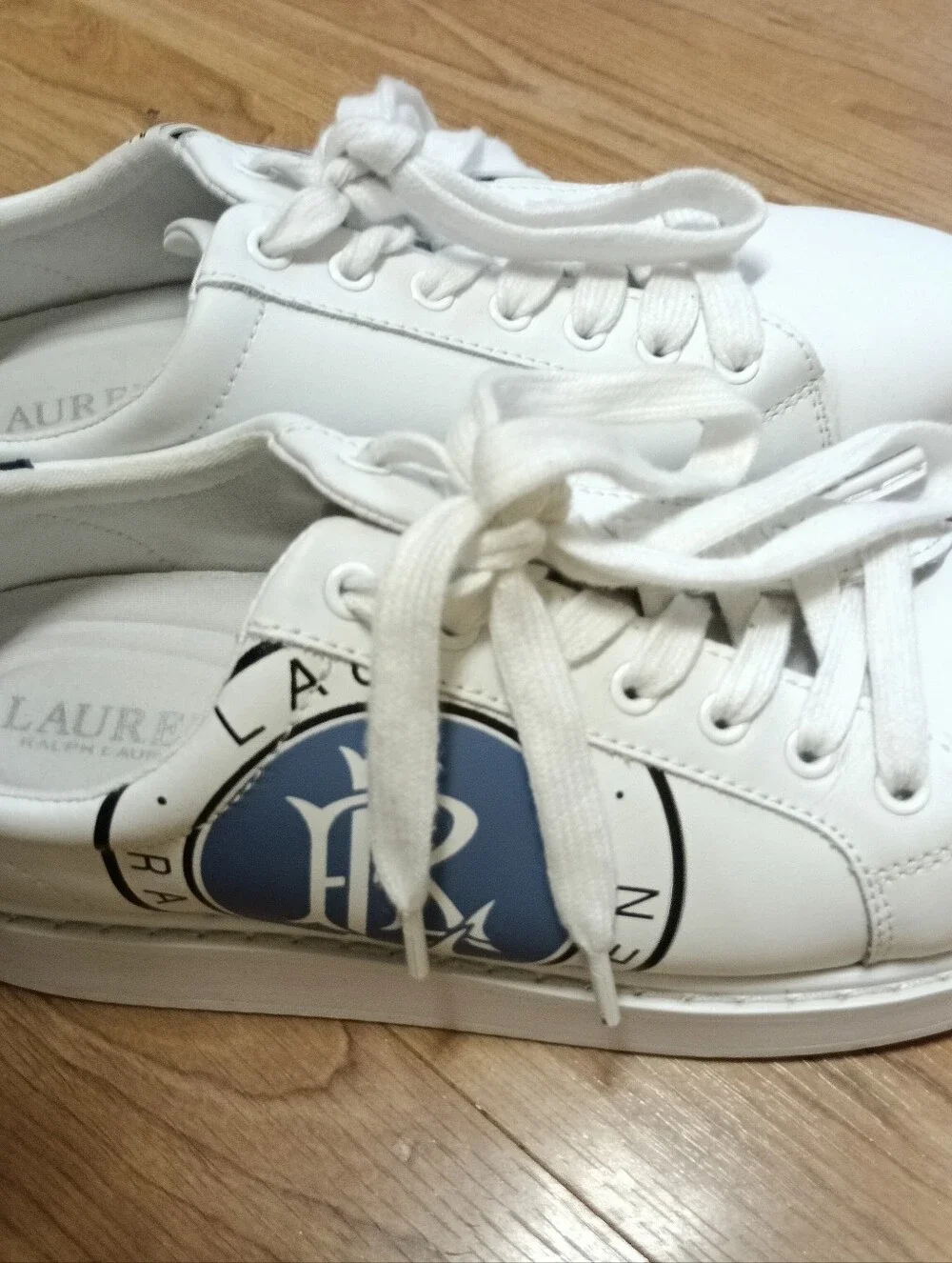White Men’s Casual Leather Sneakers with Navy Accent